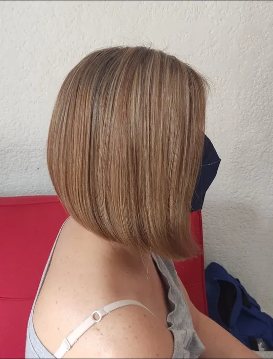 Bob rubio con acabado liso y pulido